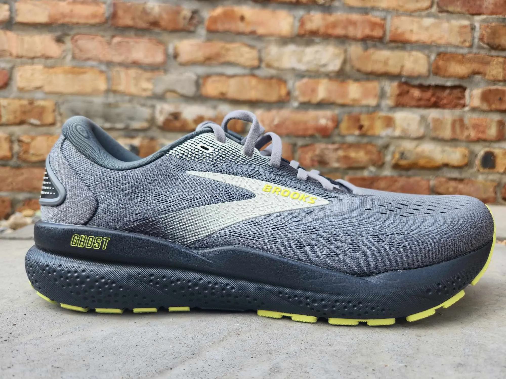 Brooks M Ghost 16