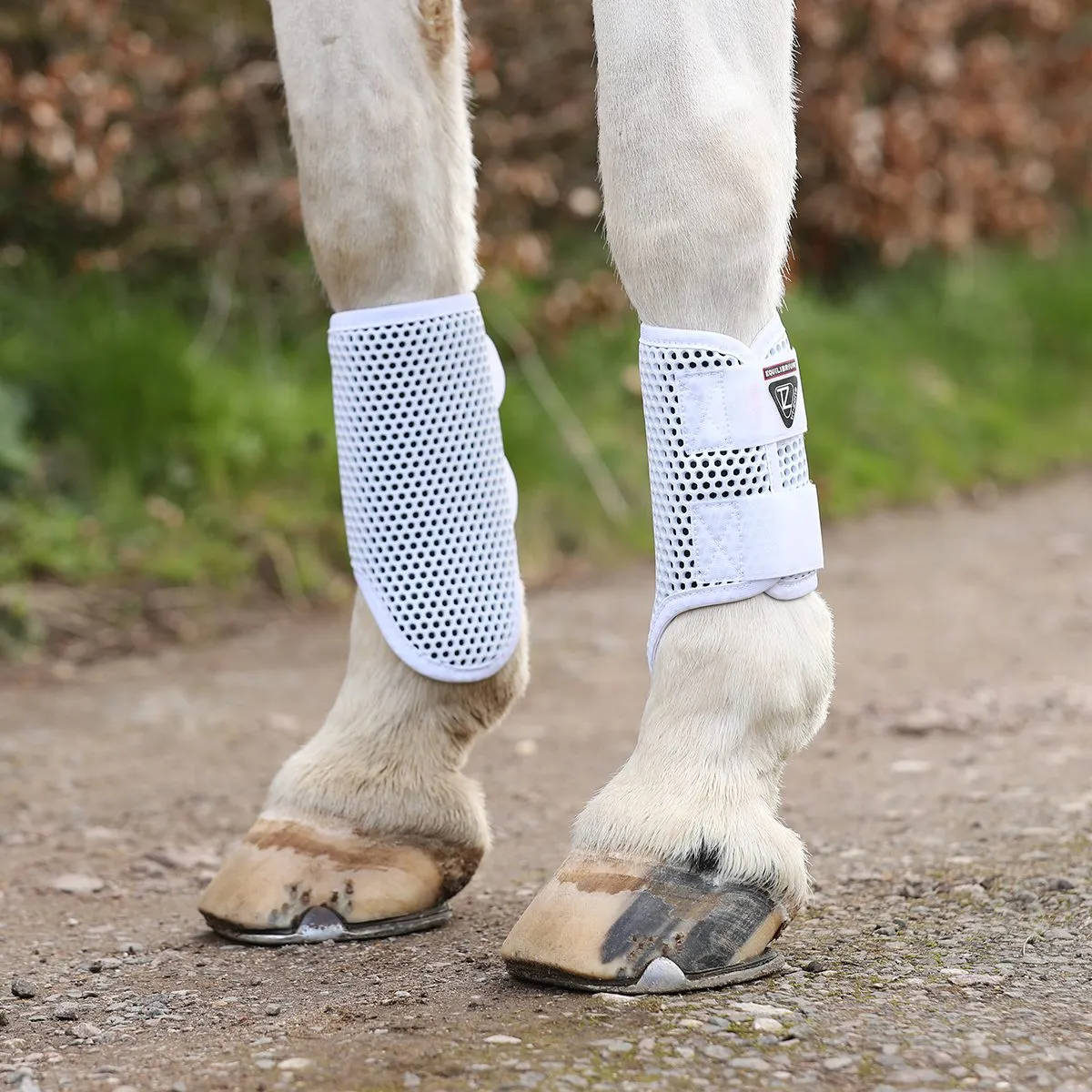 Equilibrium Tri-Zone Brushing Boots White