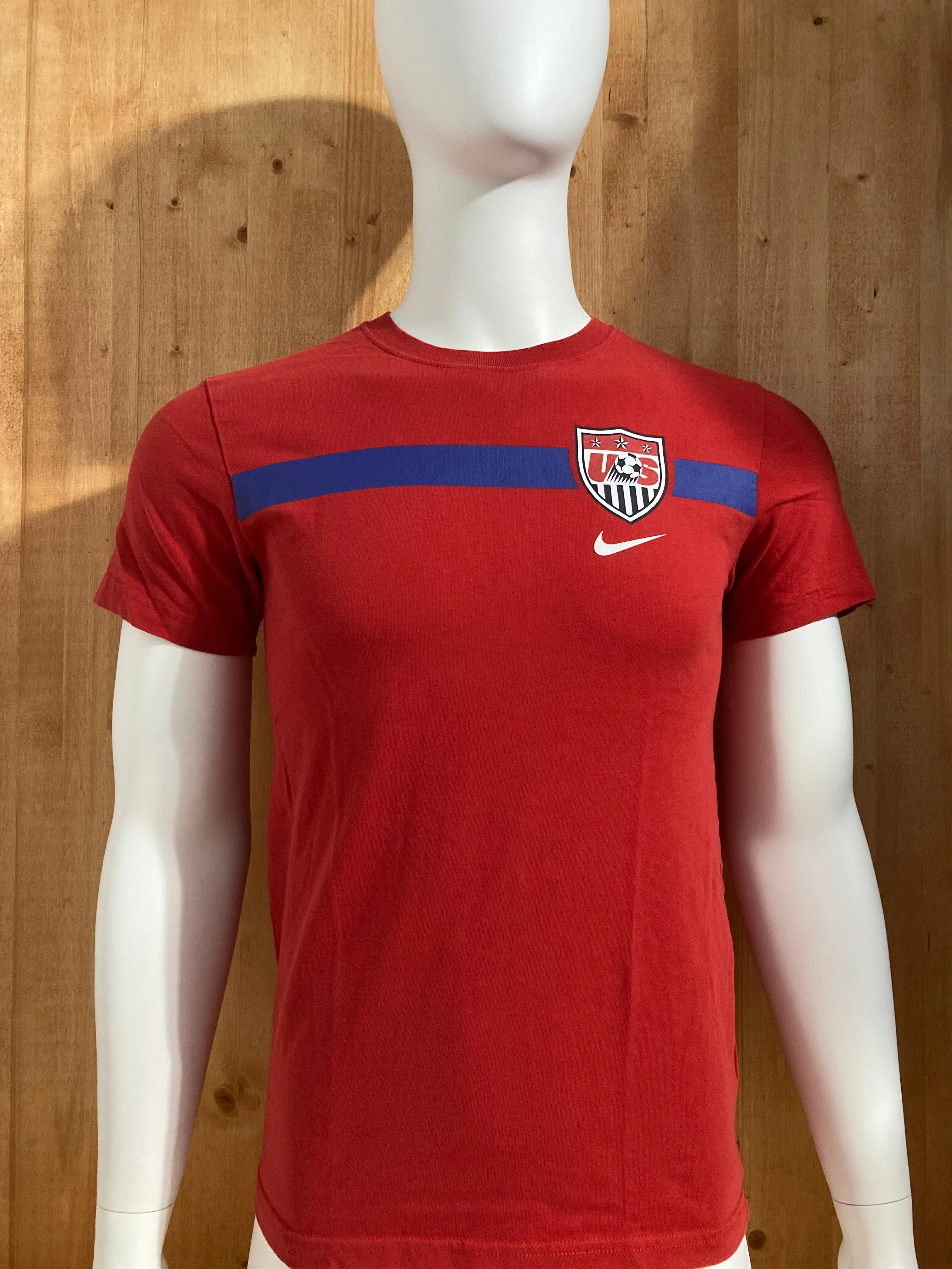 NIKE "US SOCCER" SLIM FIT Graphic Print Adult T-Shirt Tee Shirt M Medium MD Red Shirt