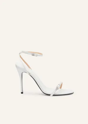 Rose-embellished leather sandals in white