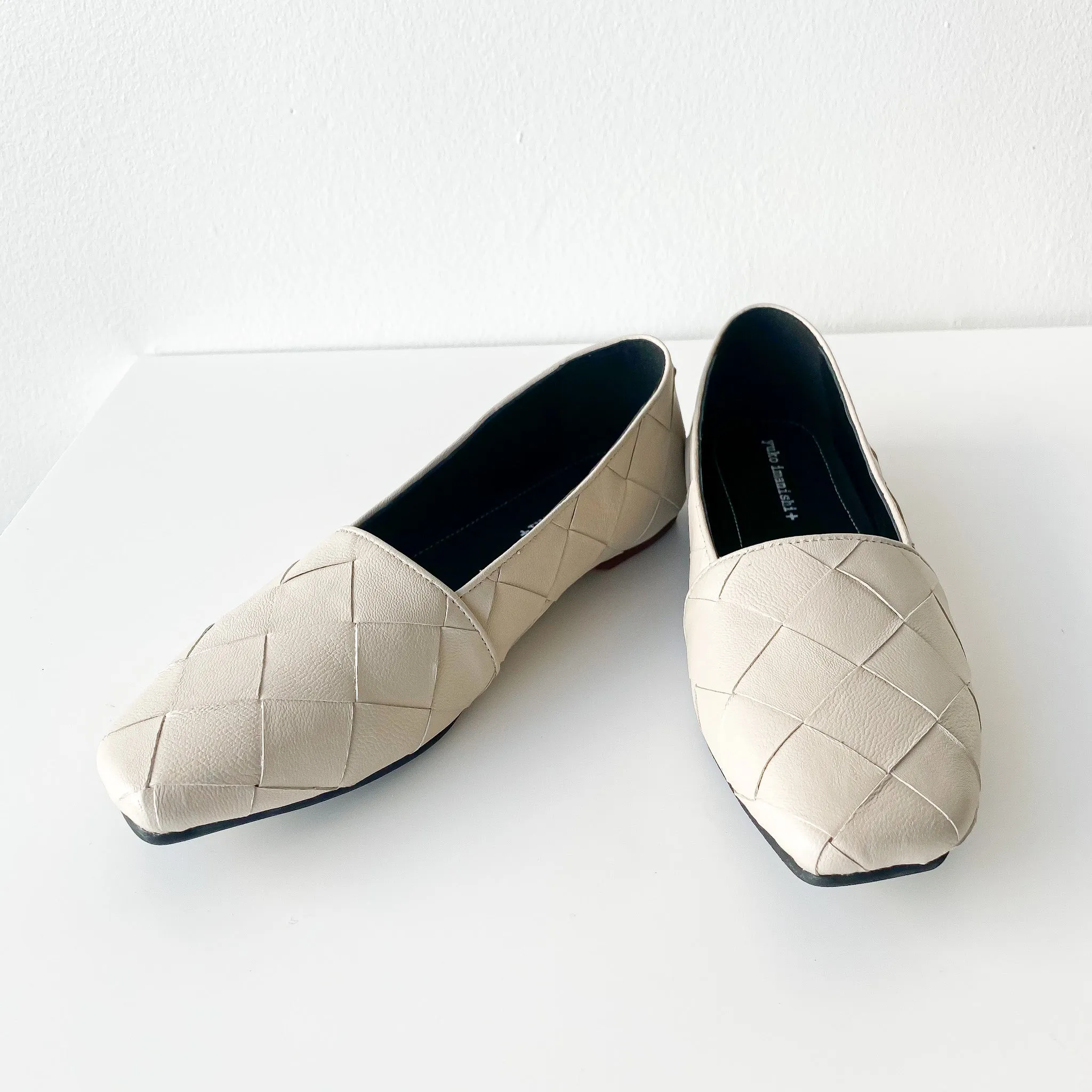 SS23 731088 | Kikka - Mesh Loafers | Yuko Imanishi 